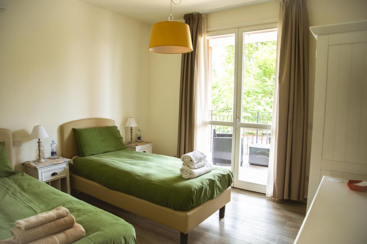 Agriturismo Familiare I Giardini Del Lago Varese Eksteriør billede