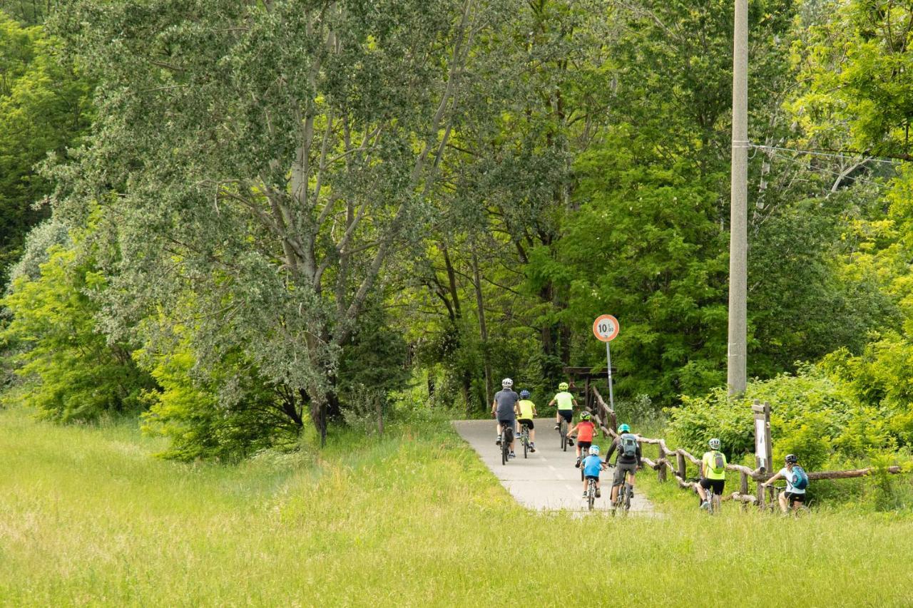 Agriturismo Familiare I Giardini Del Lago Varese Eksteriør billede